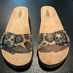 Unity by Carlos Santana leopard sandals size 10